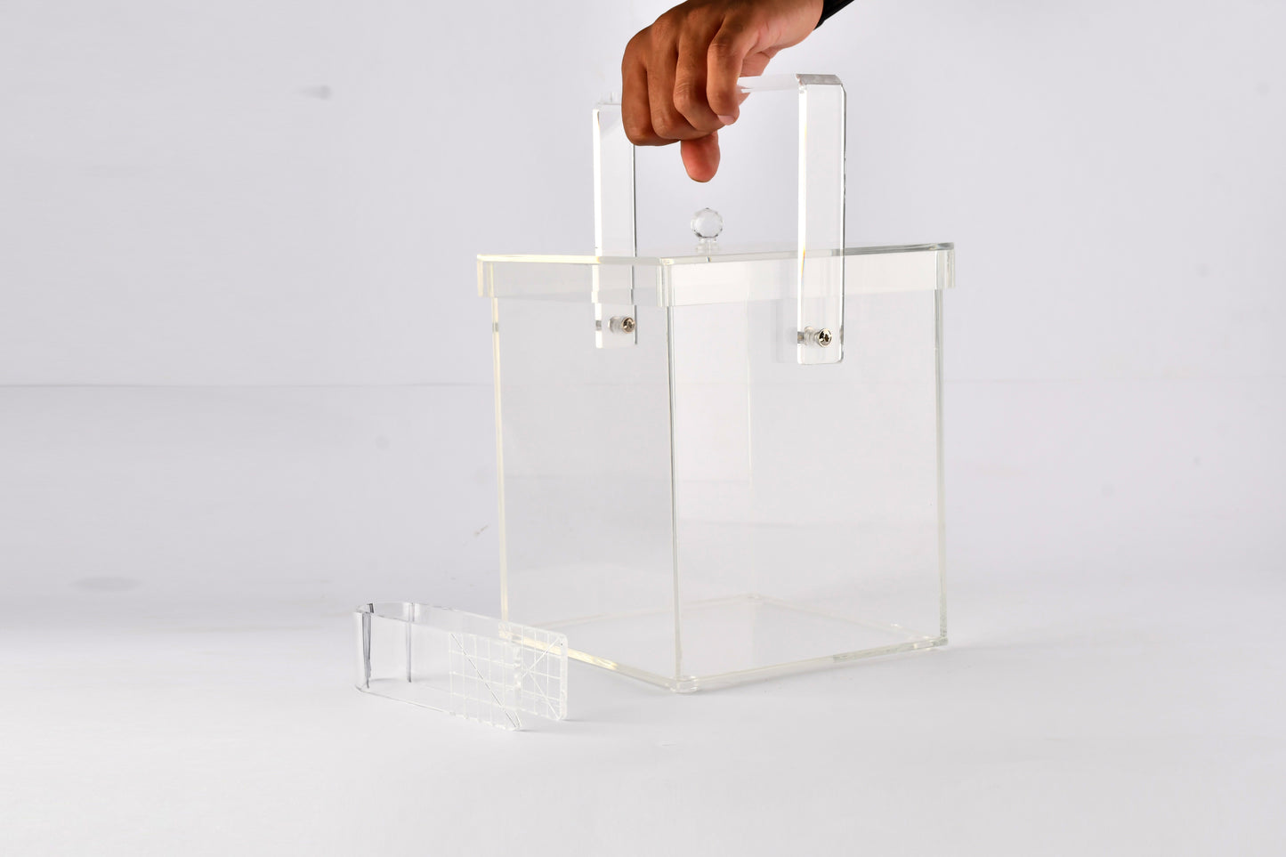 Ice holder with cover