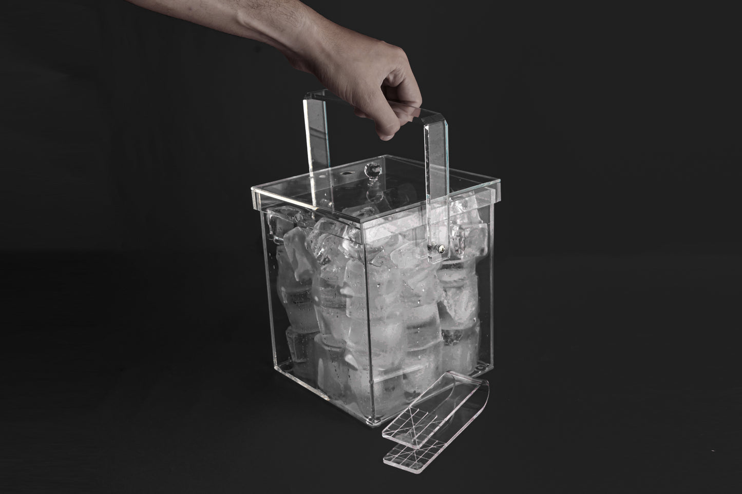 Ice holder with cover